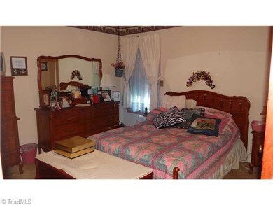 912 Dairy St, Asheboro, NC 27203 - photo 6