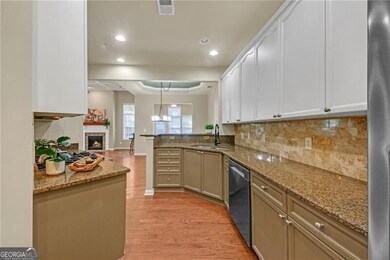 Lots of cabinets!