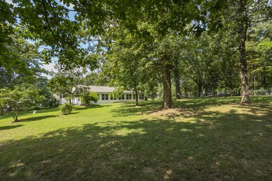 392 Comstock Rd, Shelbyville, TN 37160 - photo 2