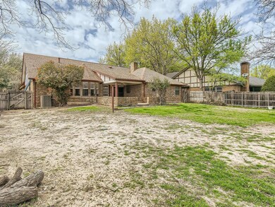 240 Bradford Dr, Hurst, TX 76053 - photo 4