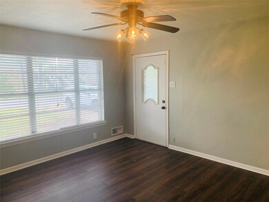 1913 W Bond St, Denison, TX 75020 - photo 4