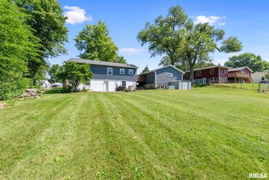 2705 W 47th St, Davenport, IA 52806 - photo 6