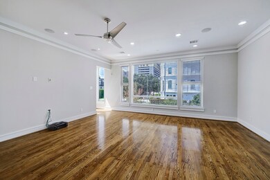 LIVING ROOM - Spacious living room with modern cro