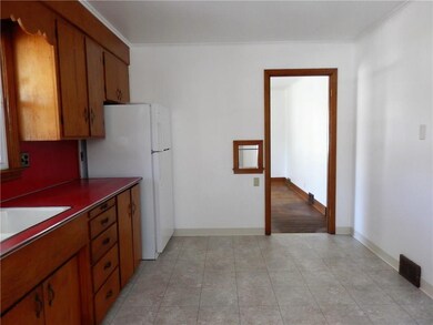 EAT-IN KITCHEN