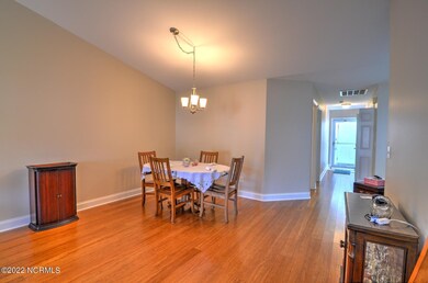 Living Room/Dining
