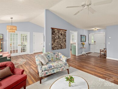 106 Red Cedar Dr, Hendersonville, NC 28792 - photo 5