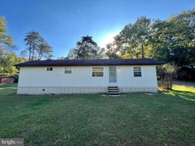 435 Oliver Ln, Great Cacapon, WV 25422 - photo 3