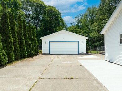 5.1 Ext - Garage