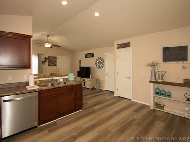 8614 S 261st East Ave, Broken Arrow, OK 74014 - photo 7