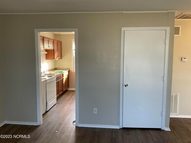 1244 Davis St, Jacksonville, NC 28540 - photo 4