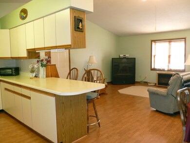 Open floorplan great for entertaining!