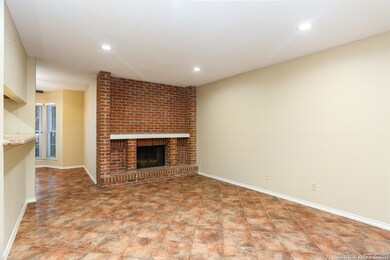 13130 Blanco Rd unit 301, San Antonio, TX 78216 - photo 4