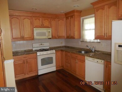 313 Patricia Ln, Secane, PA 19018 - photo 3