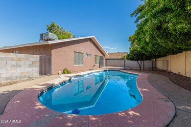 8932 N 56th DR, Glendale, AZ 85302