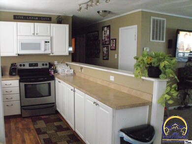 3355 SW Kirklawn Ave, Topeka, KS 66611 - photo 4