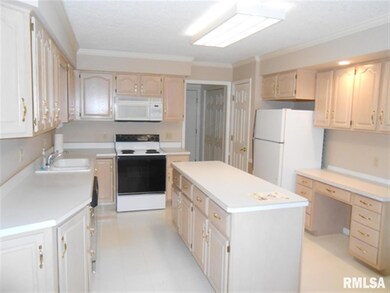 4217 Regency Ct, Davenport, IA 52806 - photo 5