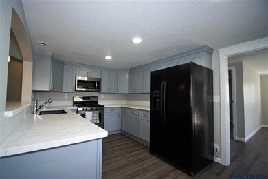 978 Cloverleaf Ln NE, Keizer, OR 97303 - photo 2