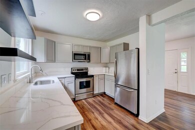 3934 42nd St, Des Moines, IA 50310 - photo 6