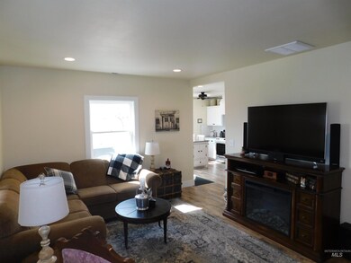 1526 Hill Rd, Homedale, ID 83628 - photo 2