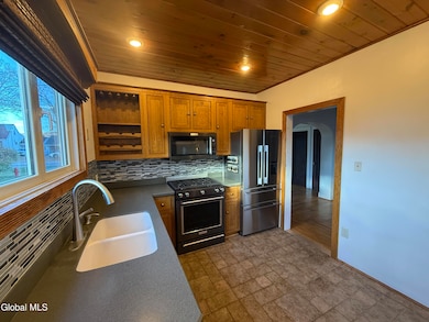 152 E State St unit Ext, Gloversville, NY 12078 - photo 4