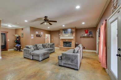 203 Baker Dr, Ennis, TX 75119 - photo 5