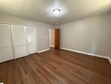 3329 Robin Hood Dr, Spartanburg, SC 29302 - photo 3