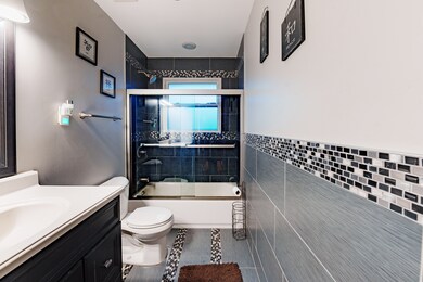 17120 Magnolia Dr, Hazel Crest, IL 60429 - photo 4