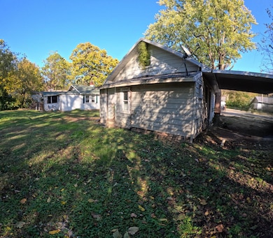 2227 N Lyon Ave, Springfield, MO 65803 - photo 3