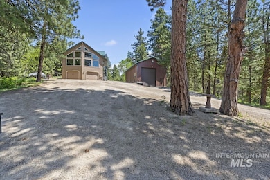 10416 Emma Loop, Cascade, ID 83611 - photo 2