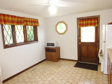 135 Ensenada Dr, Carpentersville, IL 60110 - photo 2