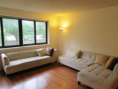 15 Kathy Place unit 3B, Staten Island, NY 10314 - photo 4