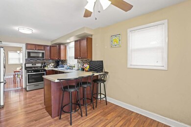 1040 N Jackson St, Waukegan, IL 60085 - photo 5