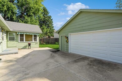 2419 Tomlin Ln, Des Moines, IA 50317 - photo 2