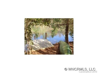 Canoe comes with dock !