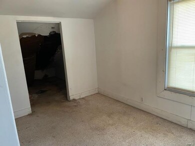 4th bdrm upper level