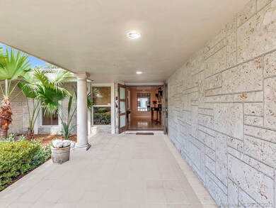 SPECTACULAR COVERED FRONT ENTRANCE FEATURES NATURA
