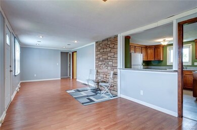 Open floor plan, laminate hardwoods and fresh pain