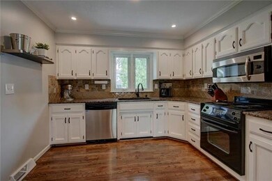 Kitchen w/ lots of space to enjoy and entertain!