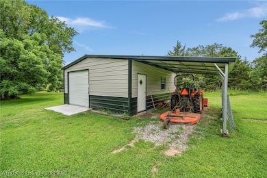 22x25 Storage building with lean-to.