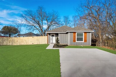 1407 Franklin Ave, Bonham, TX 75418 - photo 3