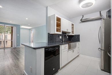 4633 Wild Indigo St unit 536, Houston, TX 77027 - photo 6