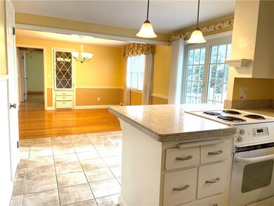 187 Sweetbriar Dr, Cranston, RI 02920 - photo 5