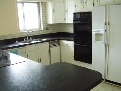 887 Maurine Dr, Columbus, OH 43228 - photo 4