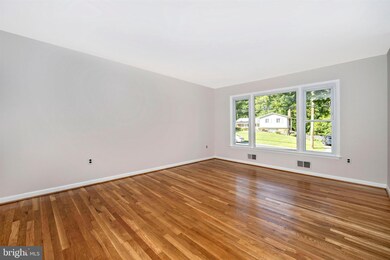 4209 Landgreen St, Rockville, MD 20853 - photo 4
