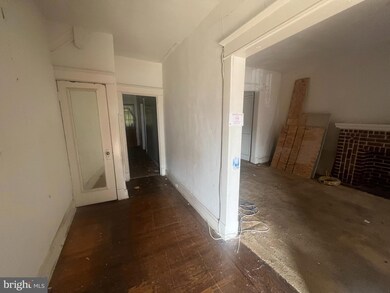 4904 Queensberry Ave, Baltimore, MD 21215 - photo 3