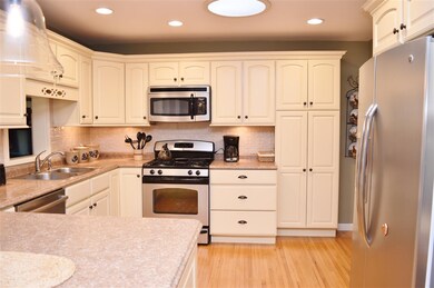 268 Silver Ln, Vernon, VT 05354 - photo 4