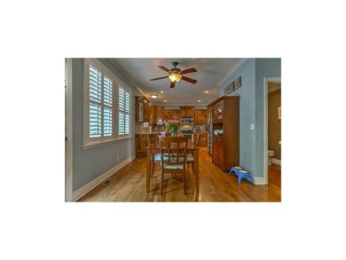 Eat-in dining area, sits between great room and ki
