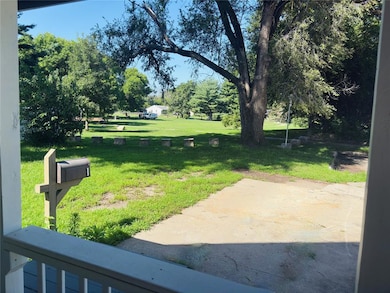 4031 E 8th St, Des Moines, IA 50313 - photo 2