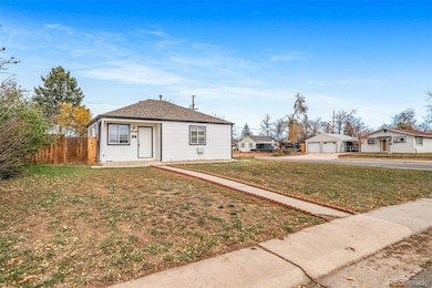 845 Macon St, Aurora, CO 80010 - photo 2
