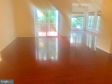 25810 Kirkwood Square, Chantilly, VA 20152 - photo 5